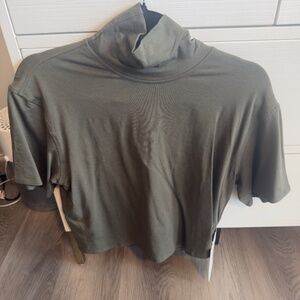 NEW WITH TAGS! Lululemon Relaxed-Fit Turtleneck T-Shirt Size: 4 in Carob Brown